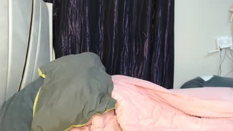 Snapshot of lunabloom01 chatting on March 22, 12:19 pm lunabloom01 online show from March 22, 12:19 pm