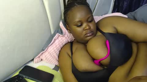 Snapshot of lunabloom01 chatting on March 23, 9:24 am lunabloom01 online show from March 23, 9:24 am