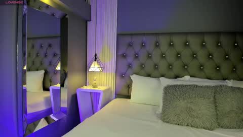 Luna  online show from November 24, 5:01 pm