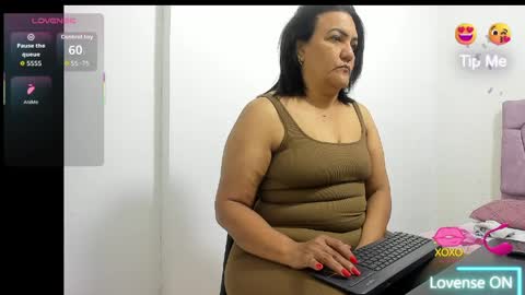 Snapshot of lunabrillante1972 chatting on April 11, 1:32 am lunabrillante1972 online show from April 11, 1:32 am