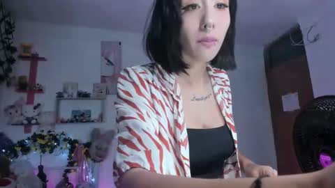 Snapshot of lunacristal_moon chatting on December 7, 11:23 pm lunacristal_moon online show from December 7, 11:23 pm