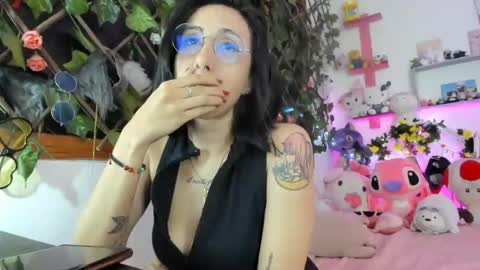 Snapshot of lunacristal_moon chatting on January 12, 5:13 am lunacristal_moon online show from January 12, 5:13 am