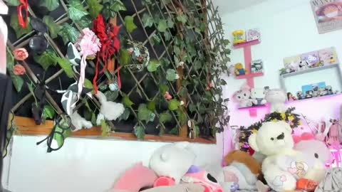 Snapshot of lunacristal_moon chatting on February 13, 7:24 am lunacristal_moon online show from February 13, 7:24 am