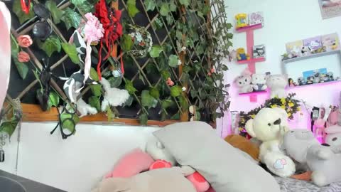 Snapshot of lunacristal_moon chatting on February 14, 1:45 am lunacristal_moon online show from February 14, 1:45 am