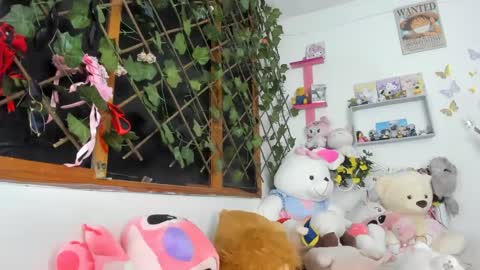 Snapshot of lunacristal_moon chatting on February 27, 6:50 am lunacristal_moon online show from February 27, 6:50 am