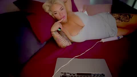 Luna Daddys Girl online show from June 27, 9:53 pm