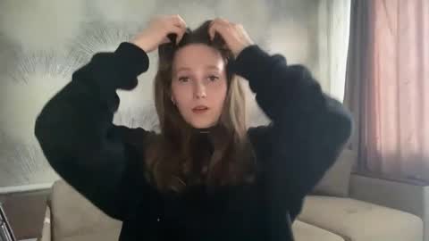 Snapshot of lunafeather chatting on January 17, 10:20 am lunafeather online show from January 17, 10:20 am