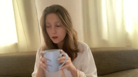 Snapshot of lunafeather chatting on February 9, 3:43 am lunafeather online show from February 9, 3:43 am