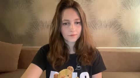 Snapshot of lunafeather chatting on February 21, 5:19 am lunafeather online show from February 21, 5:19 am