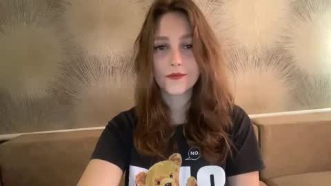 Snapshot of lunafeather chatting on March 8, 5:44 am lunafeather online show from March 8, 5:44 am