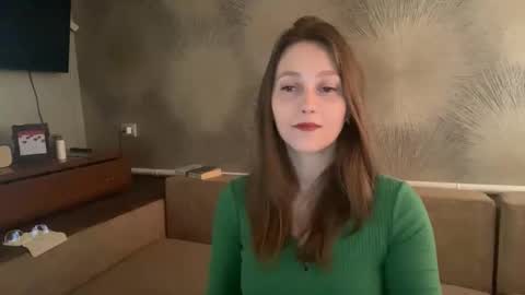 Snapshot of lunafeather chatting on March 28, 5:18 am lunafeather online show from March 28, 5:18 am