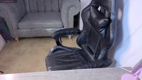 Snapshot of lunafemme_tf chatting on April 2, 3:26 am Lunafemme tf online show from April 2, 3:26 am