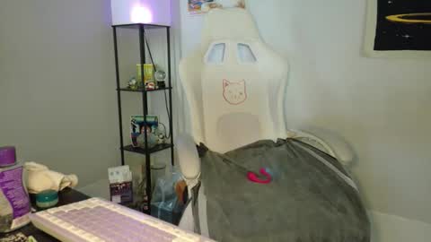 Snapshot of lunalovesyou8 chatting on March 26, 5:51 pm Luna Love online show from March 26, 5:51 pm