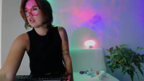 Snapshot of lunalushx_ chatting on November 5, 12:54 am lunalushx online show from November 5, 12:54 am