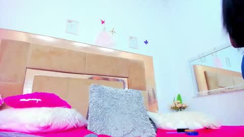 Snapshot of lunaluvxx chatting on December 8, 6:17 pm Luna online show from December 8, 6:17 pm