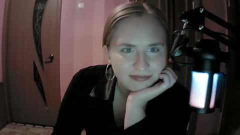 Snapshot of lunamystique_ chatting on October 1, 6:58 pm lunamystique_ online show from October 1, 6:58 pm