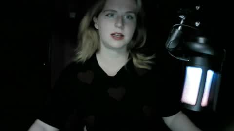 Snapshot of lunamystique_ chatting on October 4, 8:18 pm lunamystique_ online show from October 4, 8:18 pm