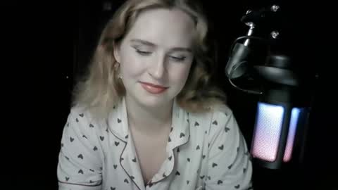 Snapshot of lunamystique_ chatting on October 6, 8:39 pm lunamystique_ online show from October 6, 8:39 pm