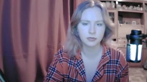 lunamystique_ online show from February 9, 8:57 pm