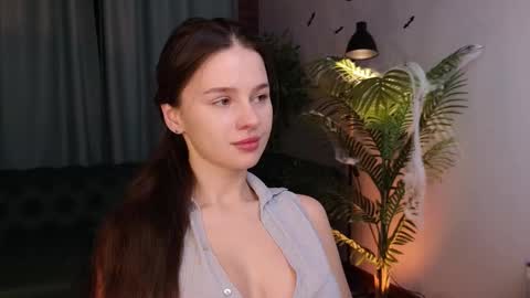 lunaolivia_ online show from October 28, 12:52 pm