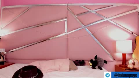 Snapshot of lunapagee chatting on February 10, 6:24 pm Luna Page online show from February 10, 6:24 pm