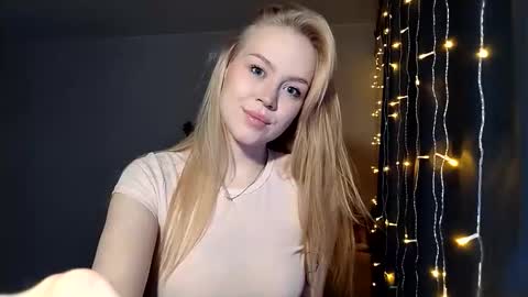 lunapeony online show from January 19, 9:35 am