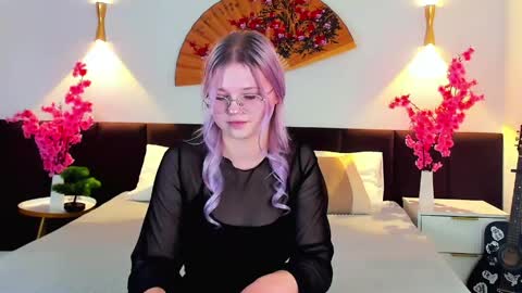 Snapshot of lunariafox chatting on March 15, 2:23 pm lunariafox online show from March 15, 2:23 pm