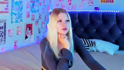 lunariafox online show from May 17, 2:35 pm