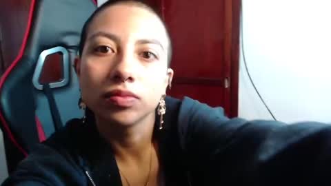 Snapshot of lunarichy chatting on October 7, 11:51 am lunarichy online show from October 7, 11:51 am