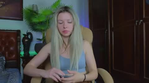 Snapshot of lunarishi chatting on May 24, 5:56 am Luna Rishi online show from May 24, 5:56 am