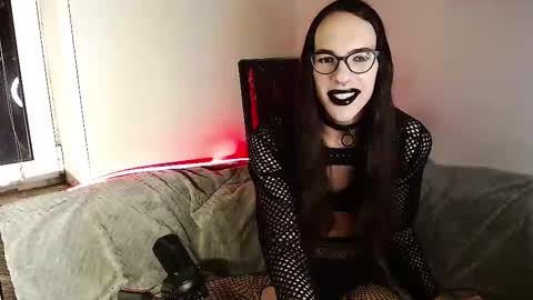 Snapshot of lunarlinda chatting on February 18, 2:05 am Linda Linde online show from February 18, 2:05 am
