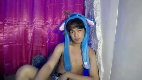 Snapshot of lunarmaxxx chatting on March 20, 7:52 pm max online show from March 20, 7:52 pm