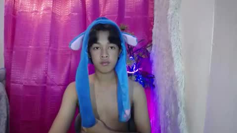 Snapshot of lunarmaxxx chatting on March 25, 2:45 pm max online show from March 25, 2:45 pm