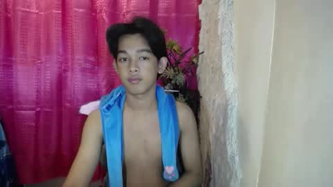 Snapshot of lunarmaxxx chatting on March 29, 8:20 pm max online show from March 29, 8:20 pm