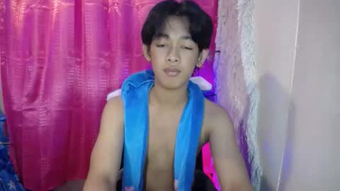 Snapshot of lunarmaxxx chatting on April 3, 9:18 am max online show from April 3, 9:18 am