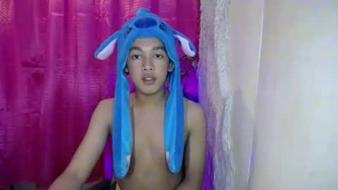 Snapshot of lunarmaxxx chatting on April 5, 5:32 pm max online show from April 5, 5:32 pm