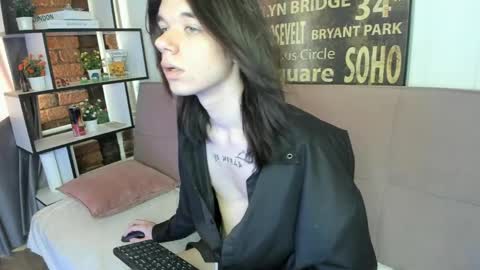 Snapshot of lunaroffset chatting on May 22, 7:37 am Matthew online show from May 22, 7:37 am