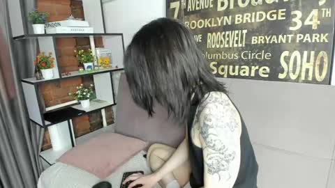 Snapshot of lunaroffset chatting on May 28, 5:16 am Matthew online show from May 28, 5:16 am
