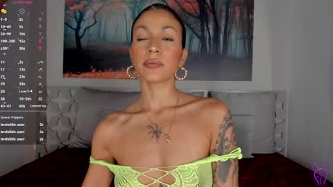 Snapshot of lunaruso chatting on February 24, 11:19 pm Luna Ruso online show from February 24, 11:19 pm