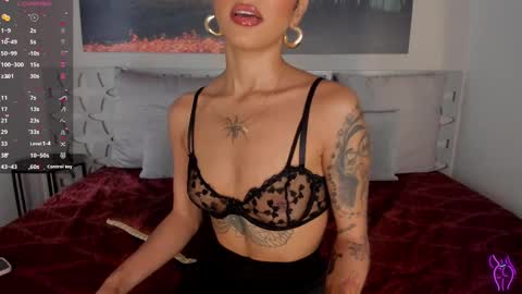 Snapshot of lunaruso chatting on March 2, 7:56 pm Luna Ruso online show from March 2, 7:56 pm