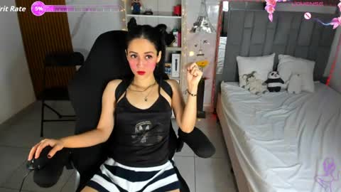 Snapshot of lunascoott chatting on June 19, 2:49 am ARI online show from June 19, 2:49 am
