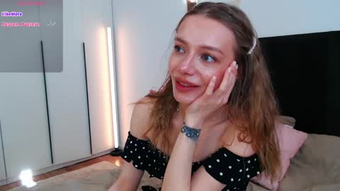 LunaticaBae online show from May 4, 1:56 am