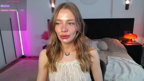 LunaticaBae online show from May 10, 4:06 am