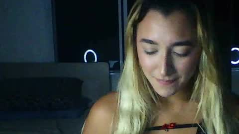 Snapshot of lunavelvvet chatting on July 28, 11:15 pm lunavelvvet online show from July 28, 11:15 pm