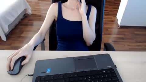 lunavibe_ online show from June 18, 11:47 am
