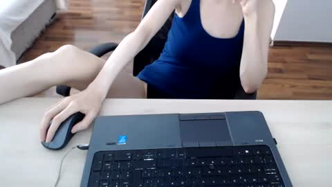 lunavibe_ online show from July 3, 12:00 pm