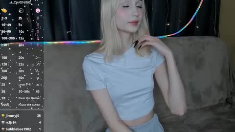 Snapshot of lunesy chatting on March 16, 8:24 pm lunessy online show from March 16, 8:24 pm