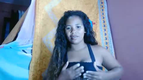 luniah online show from May 1, 2:54 pm