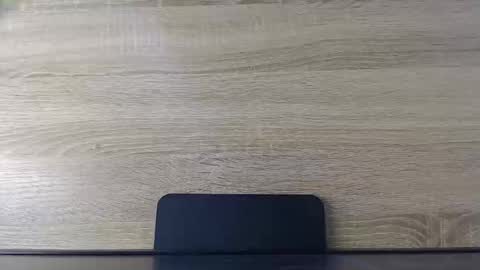 Snapshot of lunilove_ chatting on March 8, 2:04 am Luni Love online show from March 8, 2:04 am