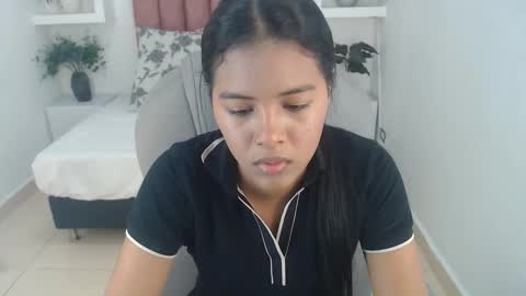 Snapshot of lunilove_ chatting on March 13, 9:21 pm Luni Love online show from March 13, 9:21 pm